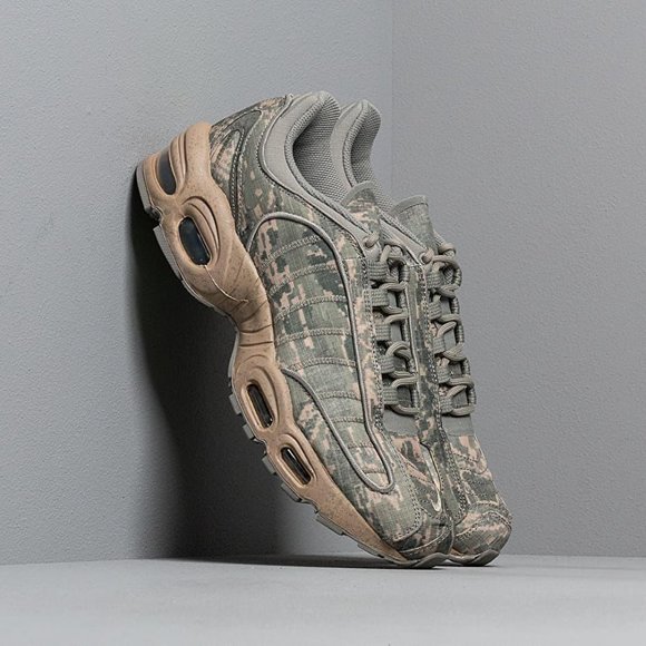Nike Shoes - Nike Unisex Air Max Tailwind IV. military style.
